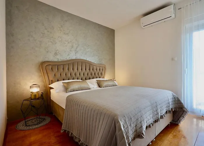 Tia Apartman