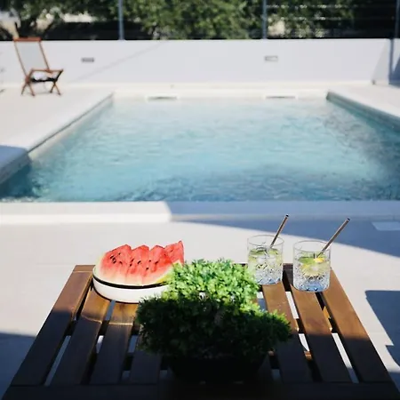 Tia דירה ספליט